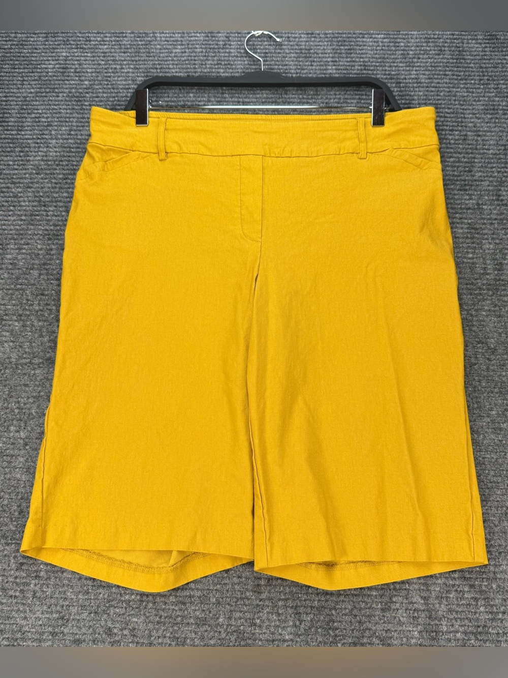 Ashley Stewart Bermuda Shorts Womens 18/20 Mustard Yellow Pull On Stretch Plus